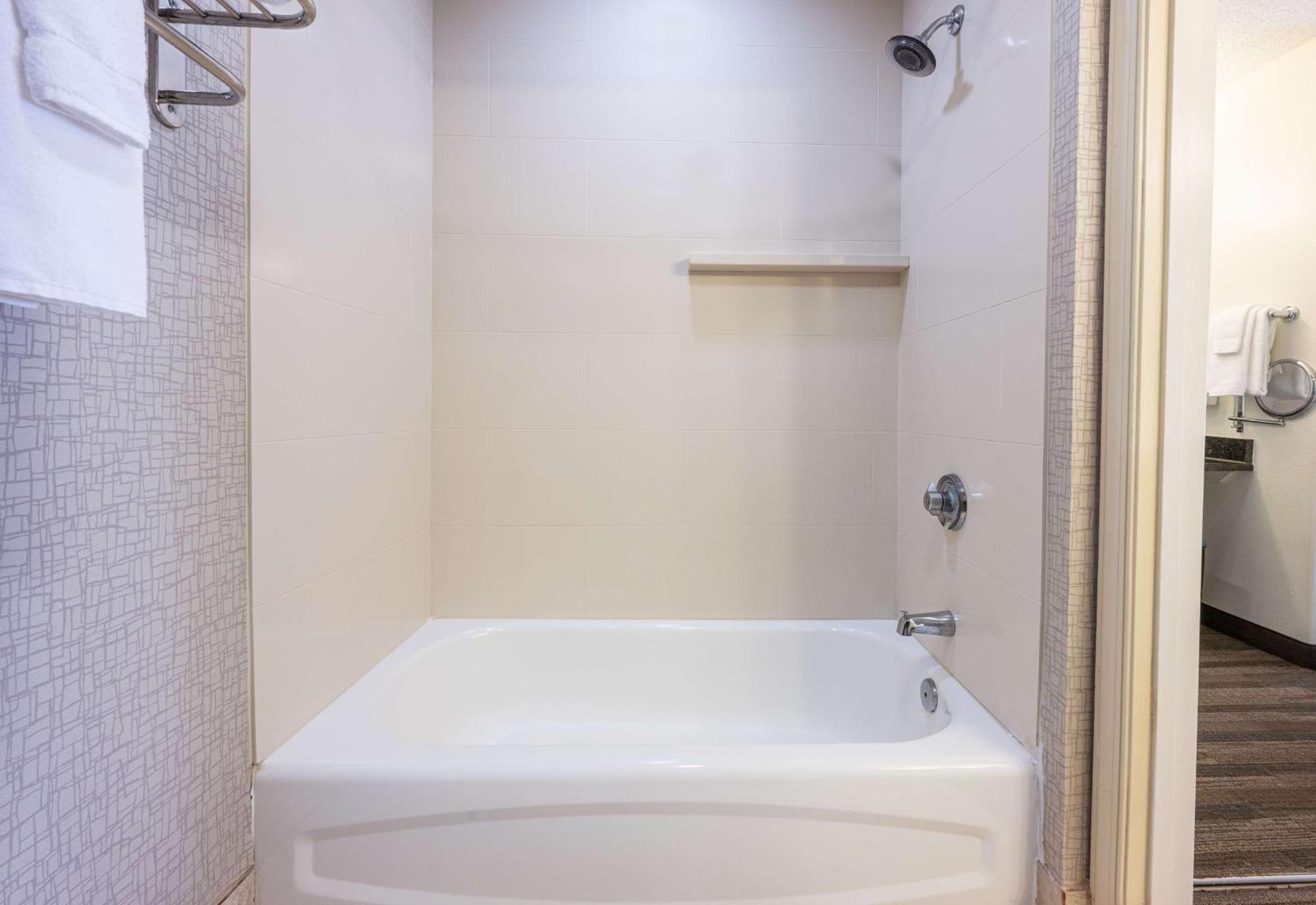 Hyatt House Herndon/reston Hotel